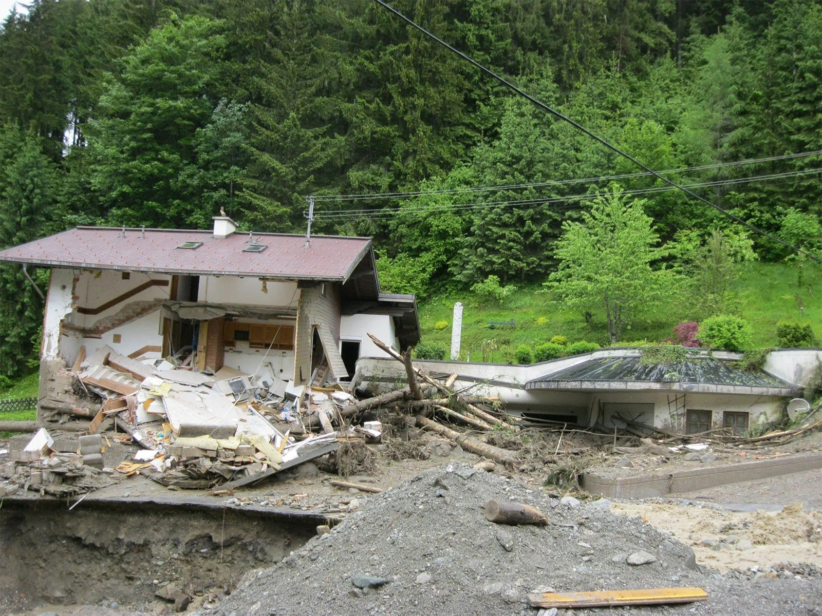 Zerstoertes-Haus-Hüttau-2013
